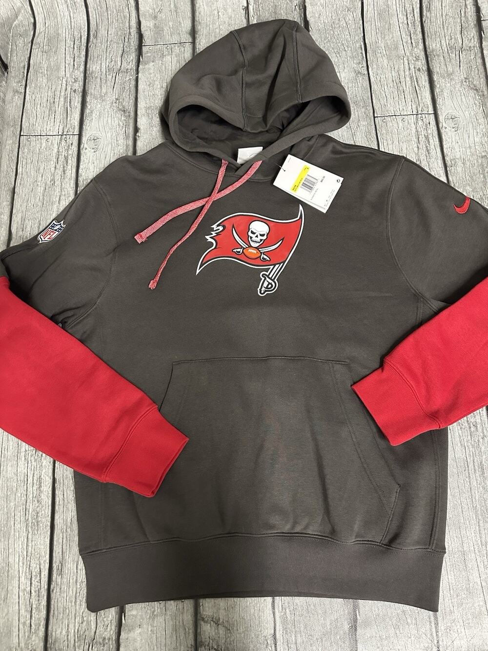 NWT Men’s Nike Tampa Bay Buccaneers Sideline Team Issue Hoodie Small Grey